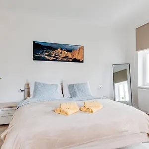 Modern, Bright And Spacious Apartament