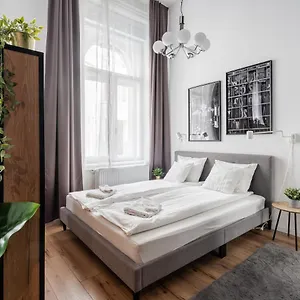 E32 - Oktogon Panorama Suite - Best Location - By Bqa Apartament Budapeszt