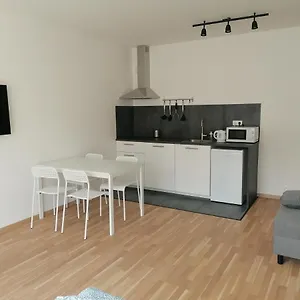 Brand New #21 With Free Secure Parking In The Center Apartament