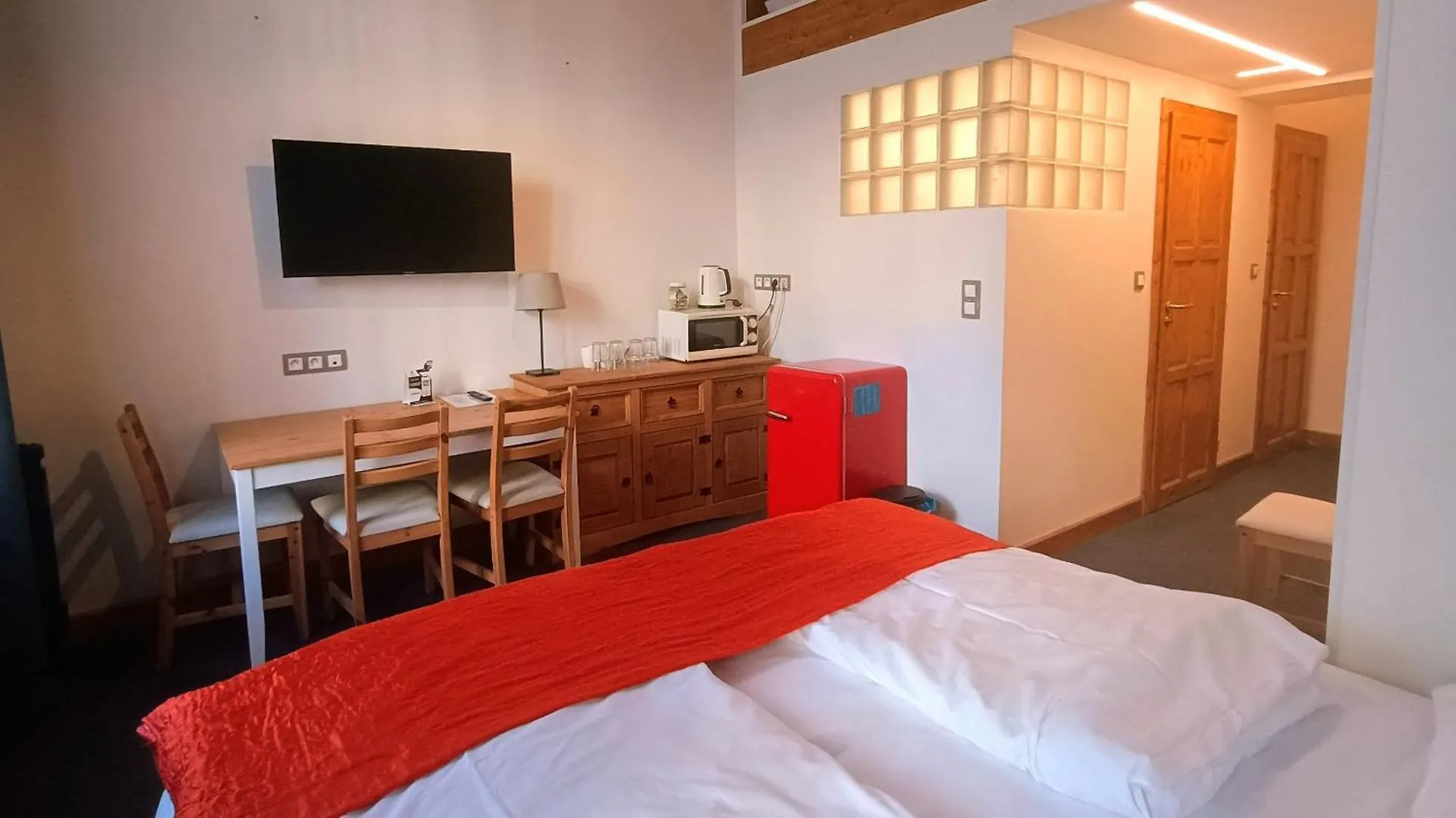 S42 Hotel 프라하 0*,  체코