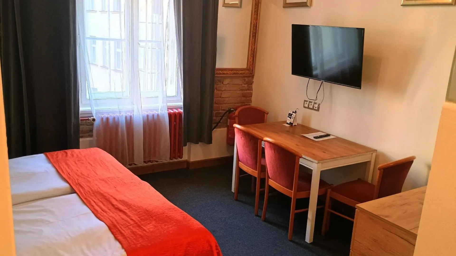 S42 Hotel Prága Apartman